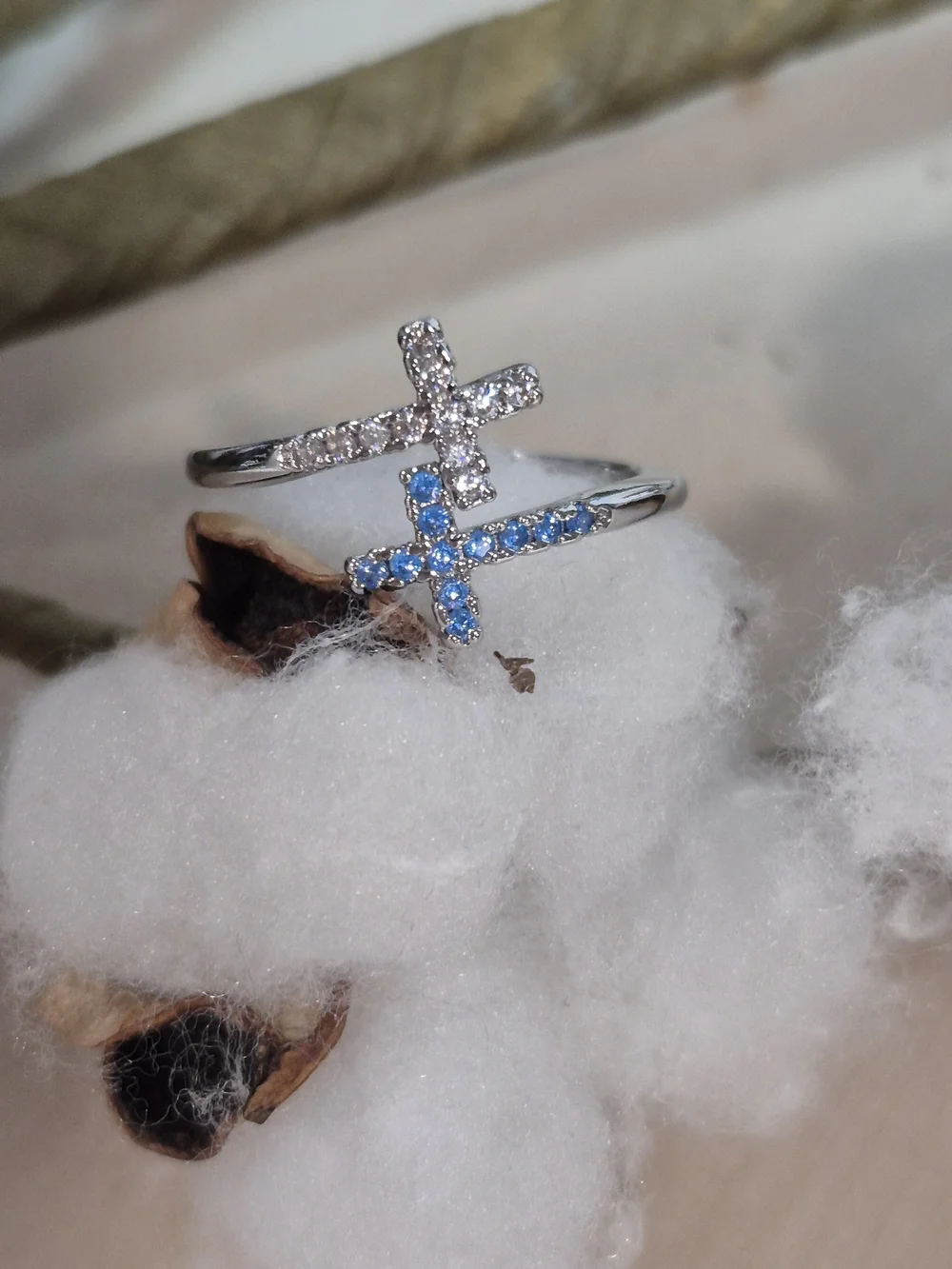 💙🩶NEW💙🩶 BEAUTIFUL!! CZ Double Cross Adjustable Ring